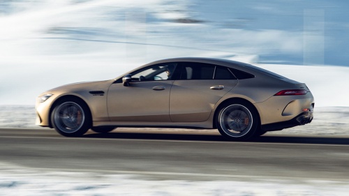 Magabiztosan minden kanyarban